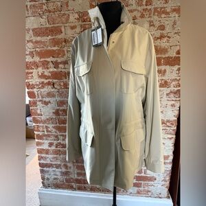 Stylish Beige Jacket with Pockets. Loro Piana